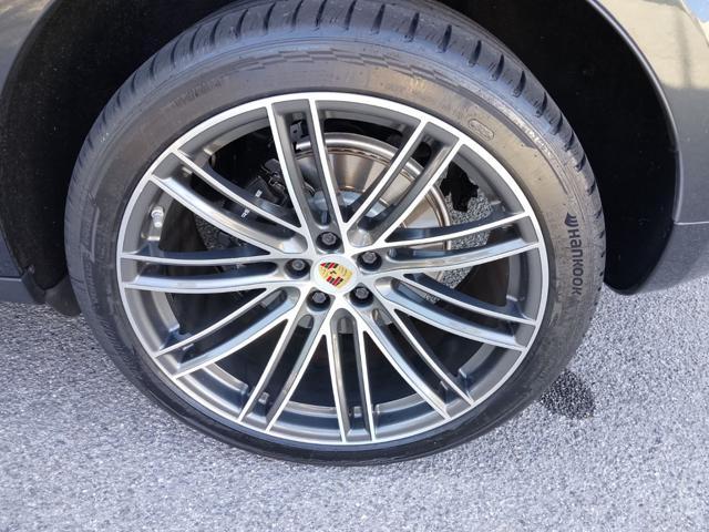 PORSCHE Macan 2.0