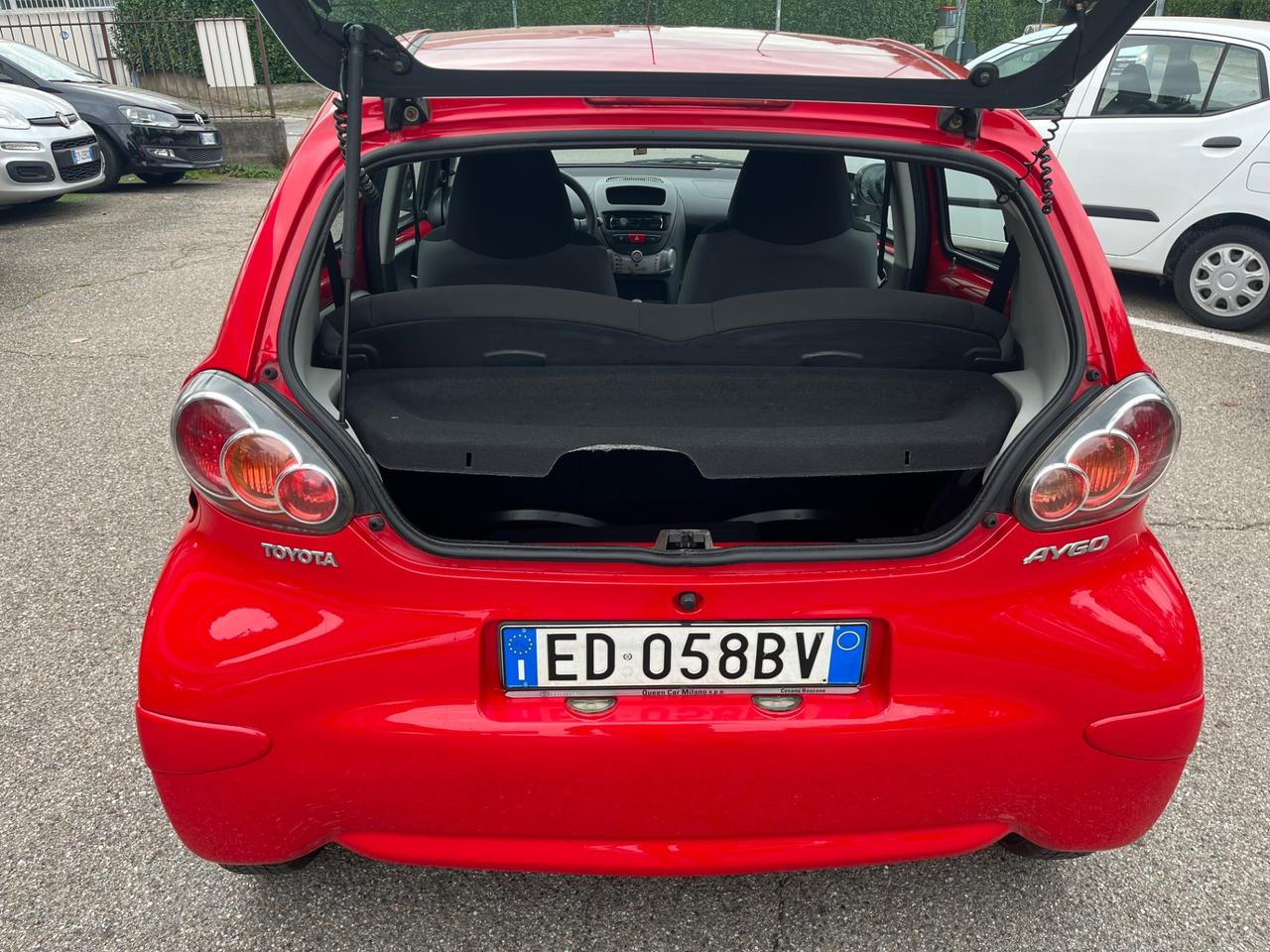 Toyota Aygo 1.0 12V VVT-i 5 porte Sol GPL/68CV/neopatentato