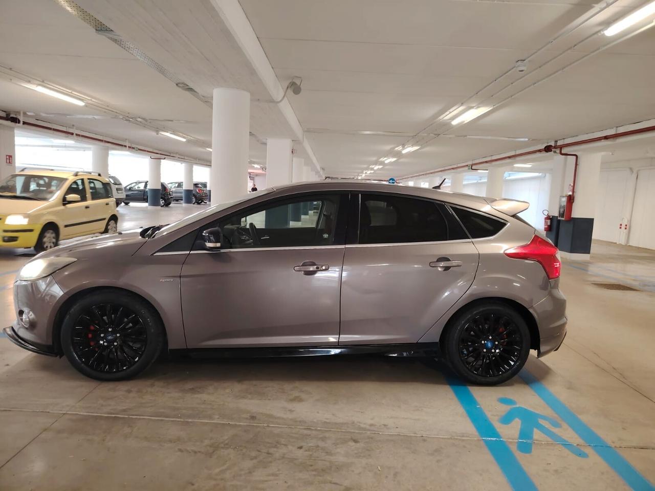 Ford Focus look ST LINE
