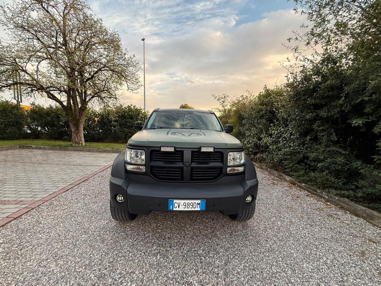 Dodge Nitro 2.8 CRD Automatico – Assetto Rialzato – 3 Set Ruote – Gancio Traino