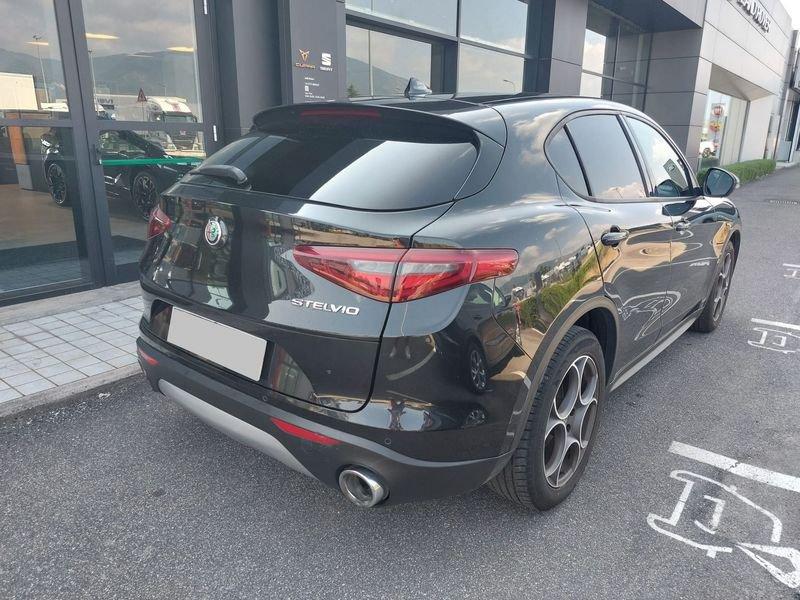 Alfa Romeo Stelvio 2.2 Turbodiesel 160 CV AT8 RWD Sport-Tech