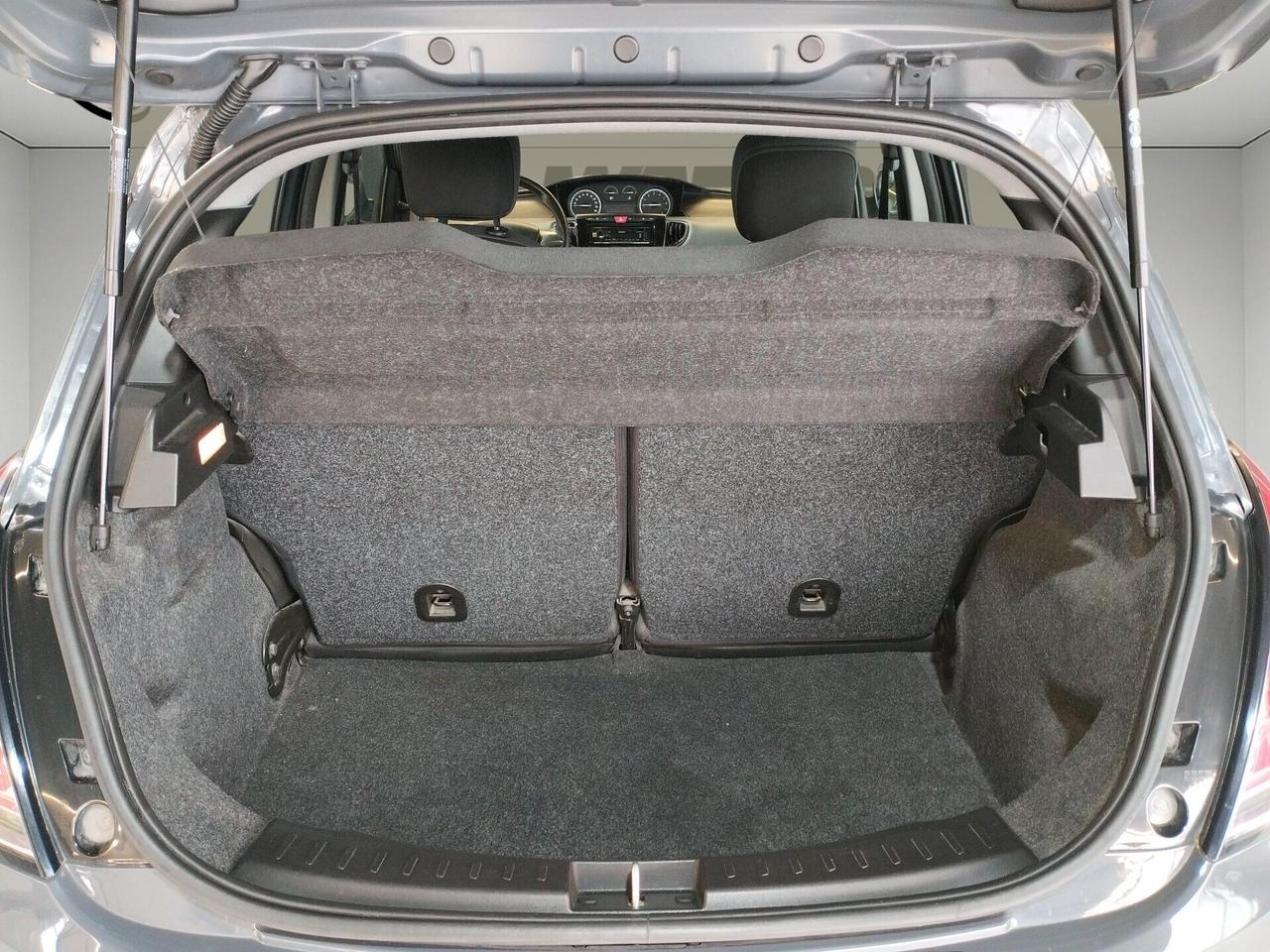 Lancia Ypsilon 1.2 Silver 69cv - NEOPATENTATI