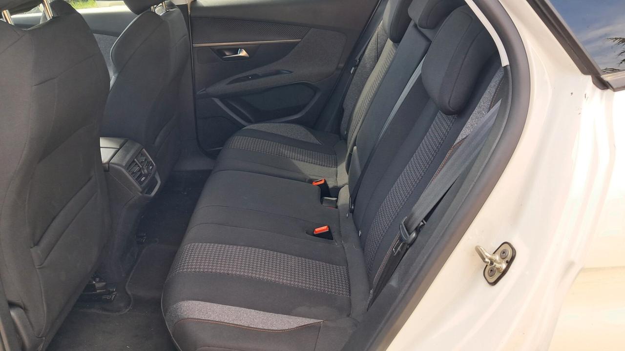 Peugeot 3008 BlueHDi 130 S&S Business