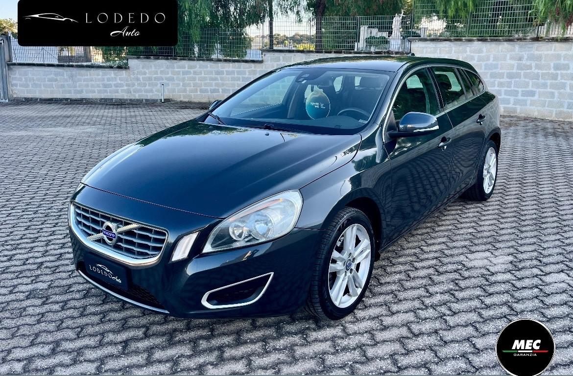 Volvo V60 D3 Momentum - 2013