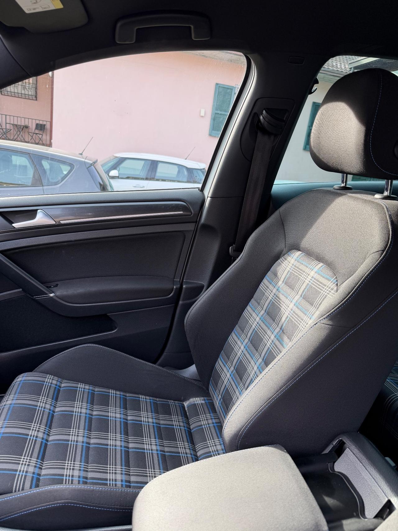 Volkswagen GOLF GTE PLUGIN HYBRID DSG 5P EU6B FULLOPT