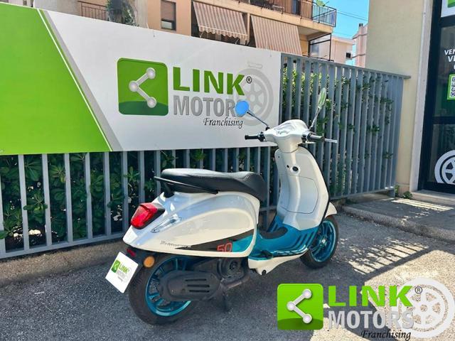 PIAGGIO Vespa 50 primavera .