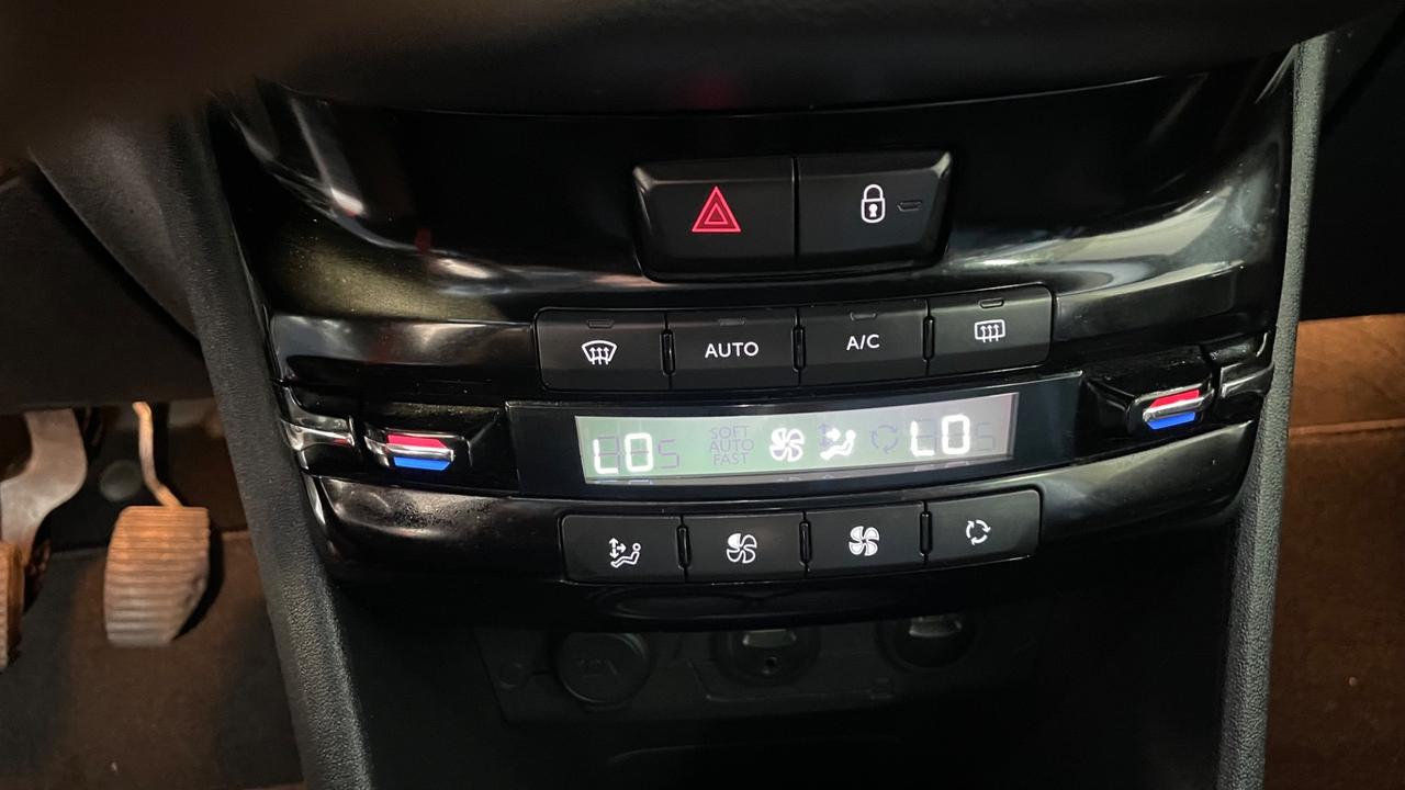 Peugeot 208 1.4 HDi 68 CV 5 porte Allure