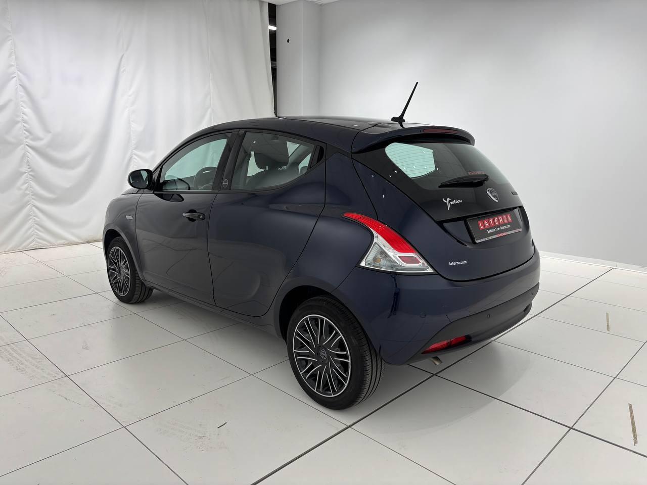 LANCIA Ypsilon 1.0 firefly hybrid Silver s&s 70cv