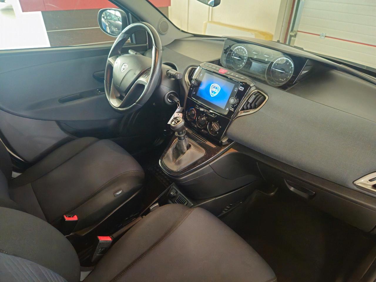 Lancia Ypsilon 1.0 FireFly 5 porte S&S Hybrid Gold