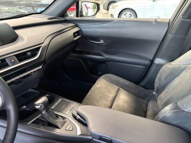 LEXUS UX Full Electric UX Hybrid Business