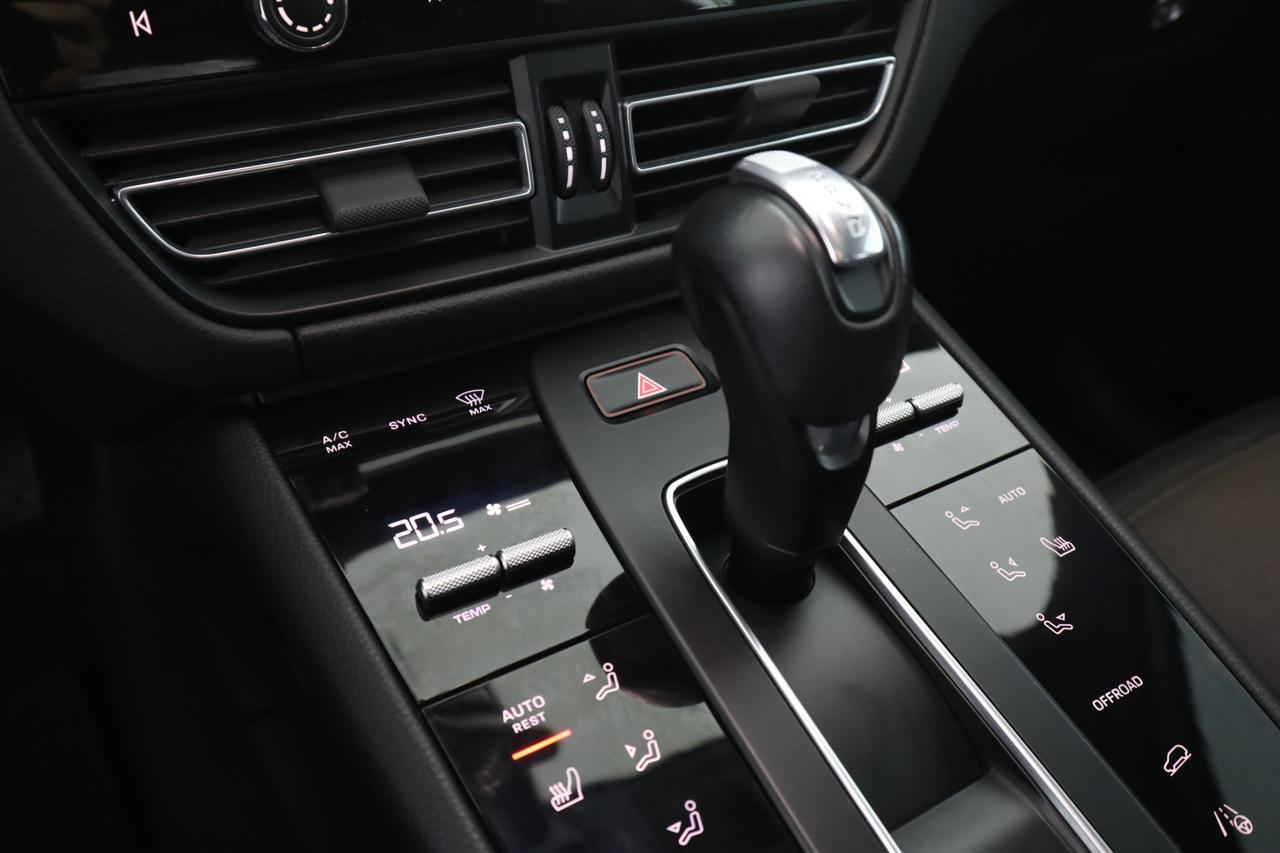 PORSCHE Macan 2.0