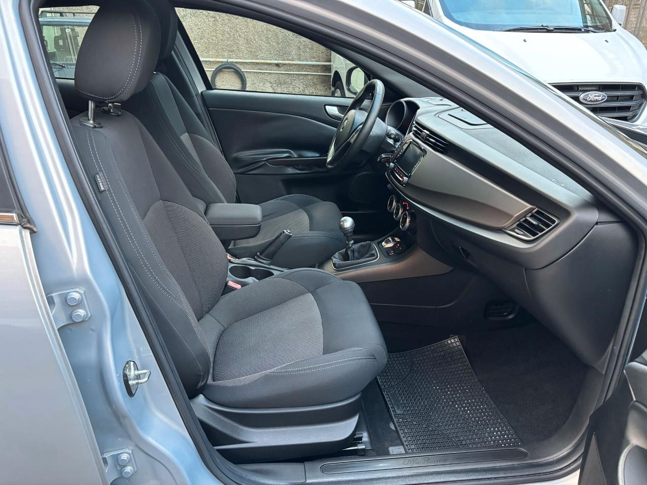 Alfa Romeo Giulietta 1.4 Turbo 120 CV Distinctive TETTO PANORAMICO APRIBILE