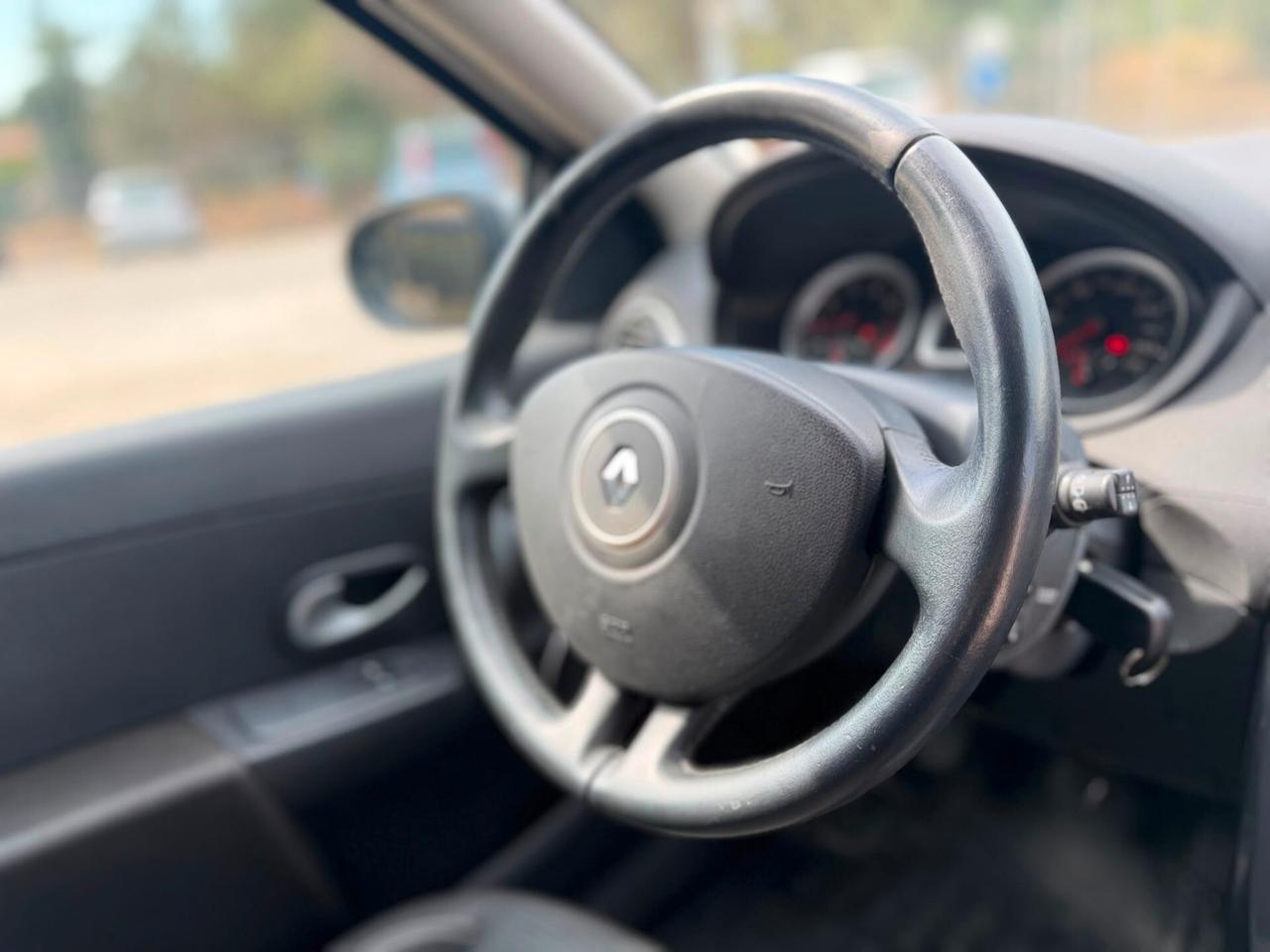 Renault Clio 1.2 16V 5 porte Luxe
