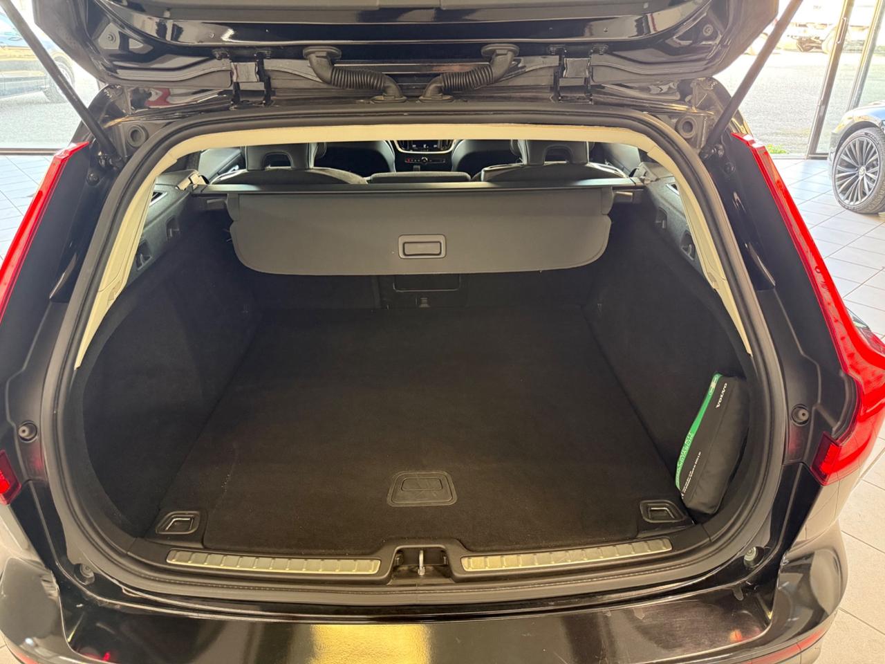 Volvo V60 B4 (d) Geartronic Momentum Business