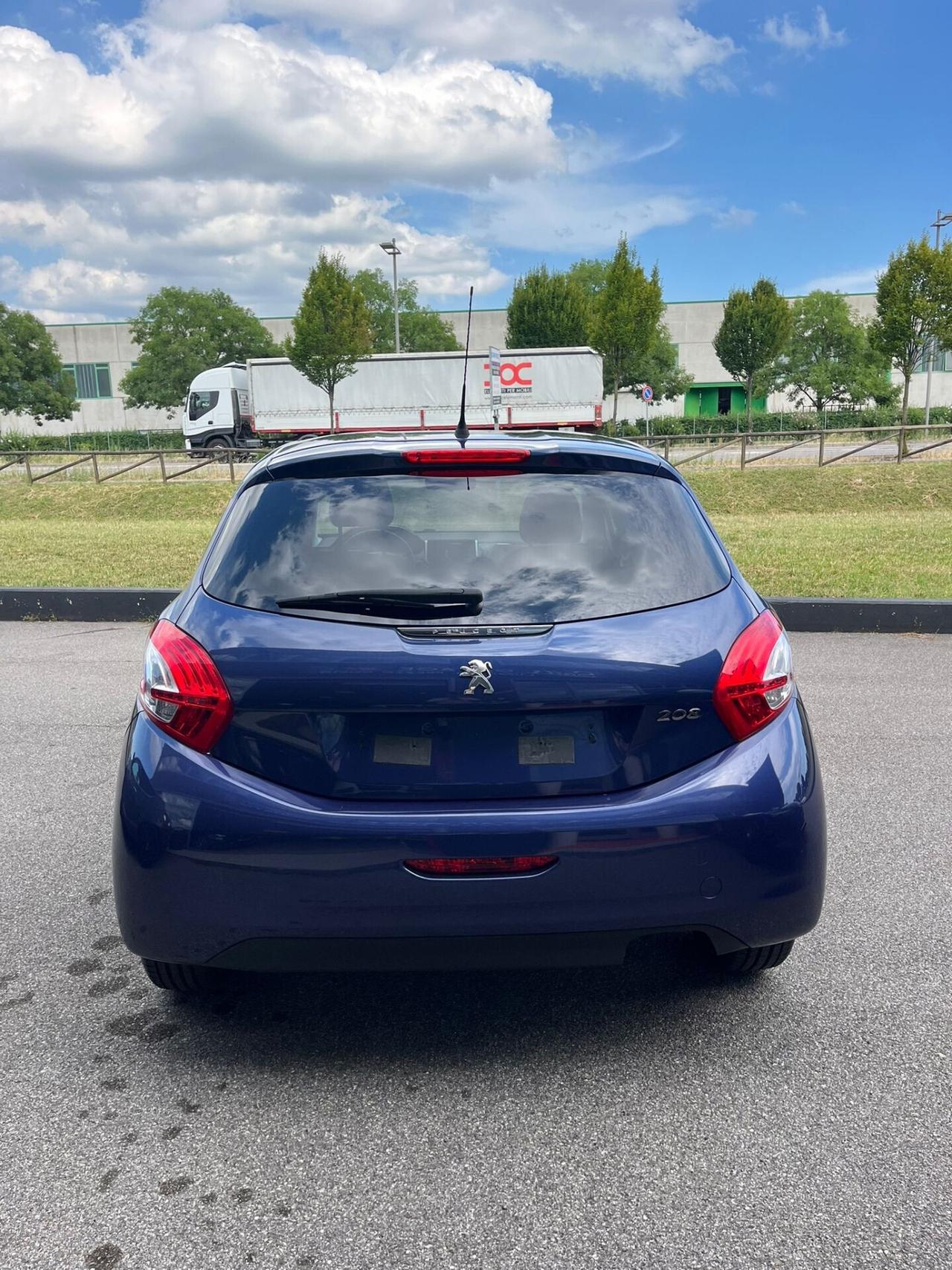 Peugeot 208 Neopatentati