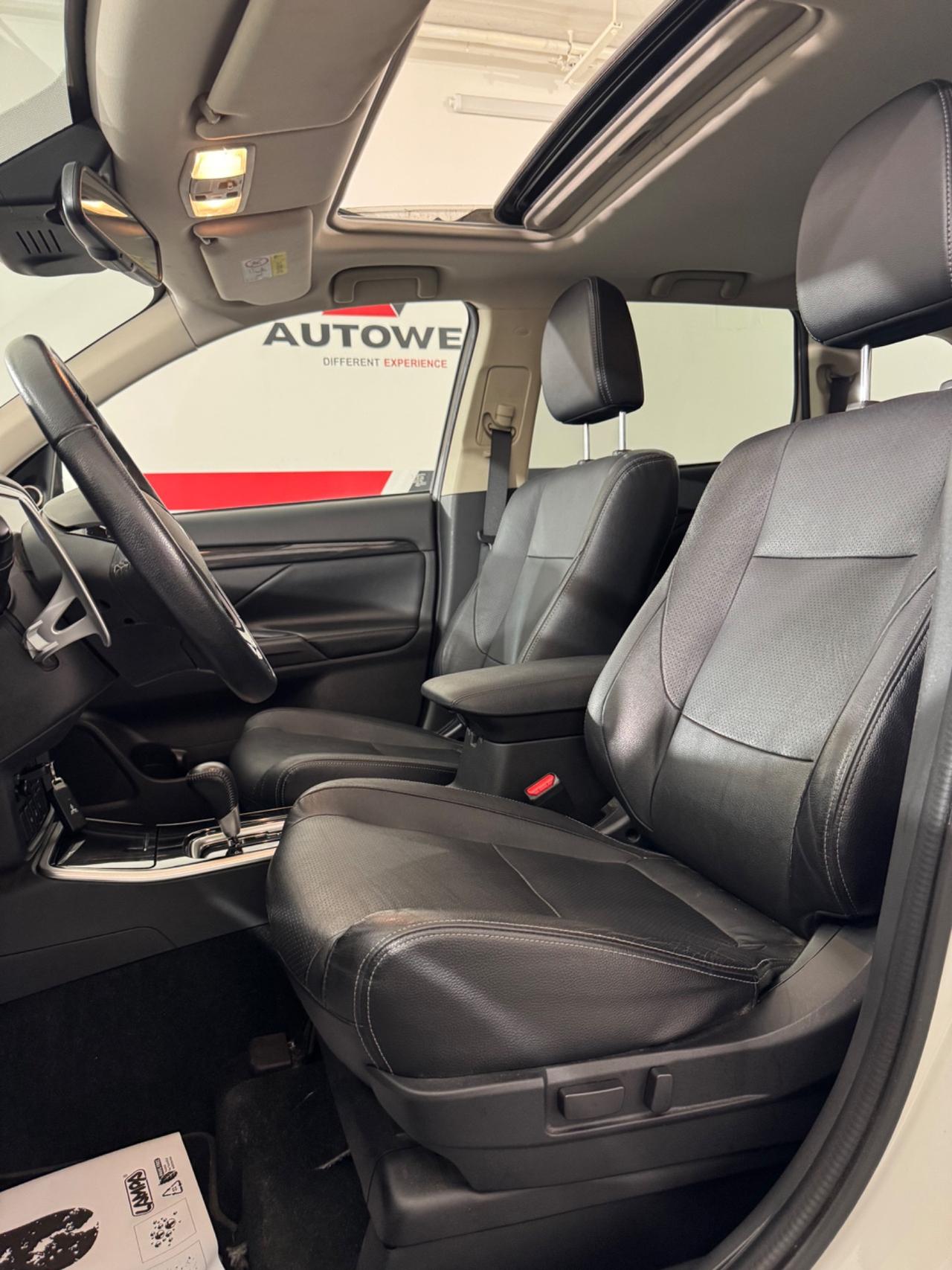 Mitsubishi Outlander 2.2 DI-D 4WD Instyle Plus SDA 7 posti