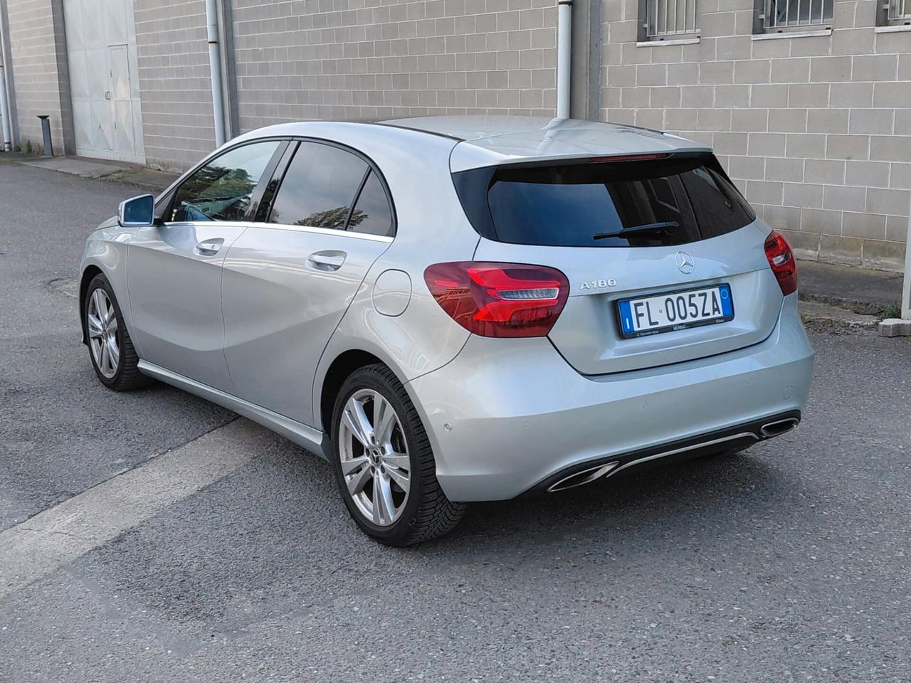 Mercedes-Benz A 180 1.6 Premium UNICO PROP.