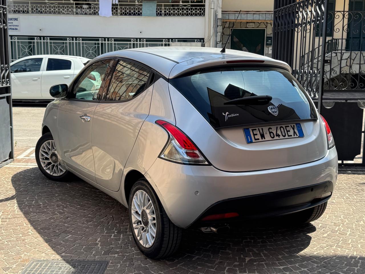 Lancia Ypsilon 1.2 69 CV 5 porte S&S Silver