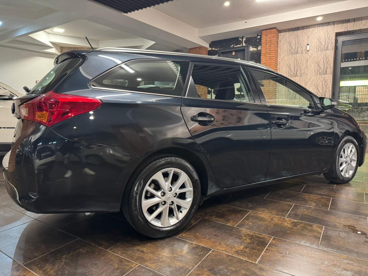 Toyota Auris Touring Sports 1.4 D-4D Lounge