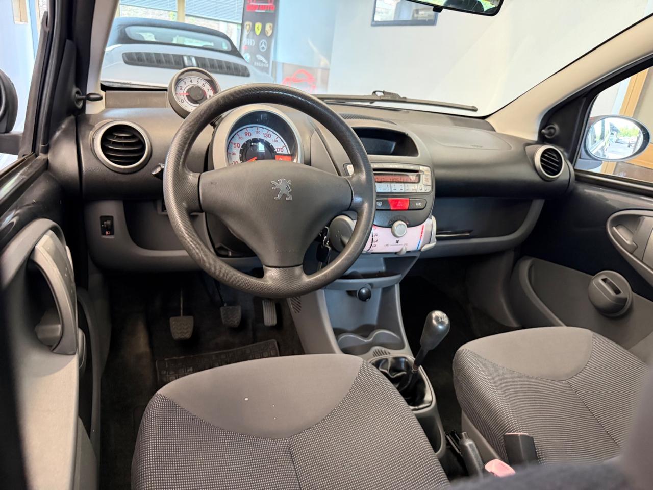 PEUGEOT 107 ('05'-'14') 107 1.0 68CV 5P SWEET YEARS (50 KW) Ok. neopatentati