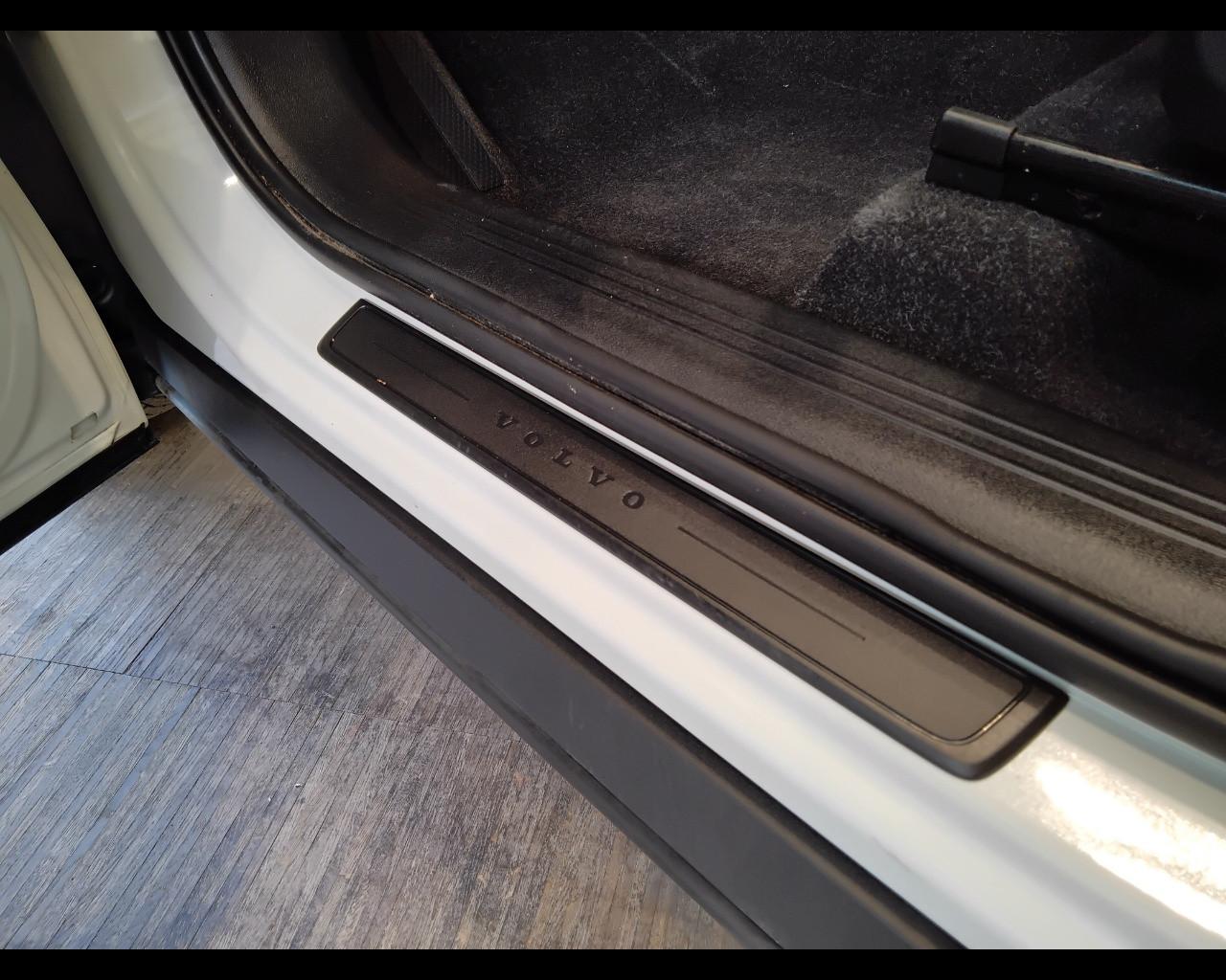 VOLVO XC40 - XC40 2.0 d3 Momentum Pro auto my21