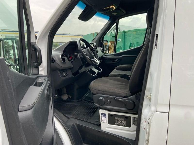 Mercedes-Benz Sprinter 319 2.0 cdi F 37/35 rwd H2 9G-tronic