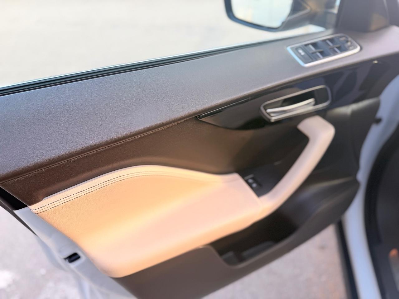 Jaguar F-Pace 2.0 D 180 CV AWD Portfolio euro6