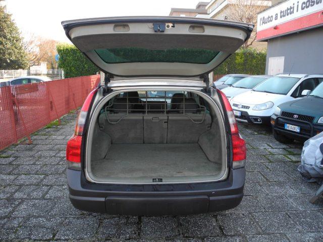 VOLVO XC70 2.4 D5 20v aut. AWD -omol. 7 POSTI-Iscrivibile ASI