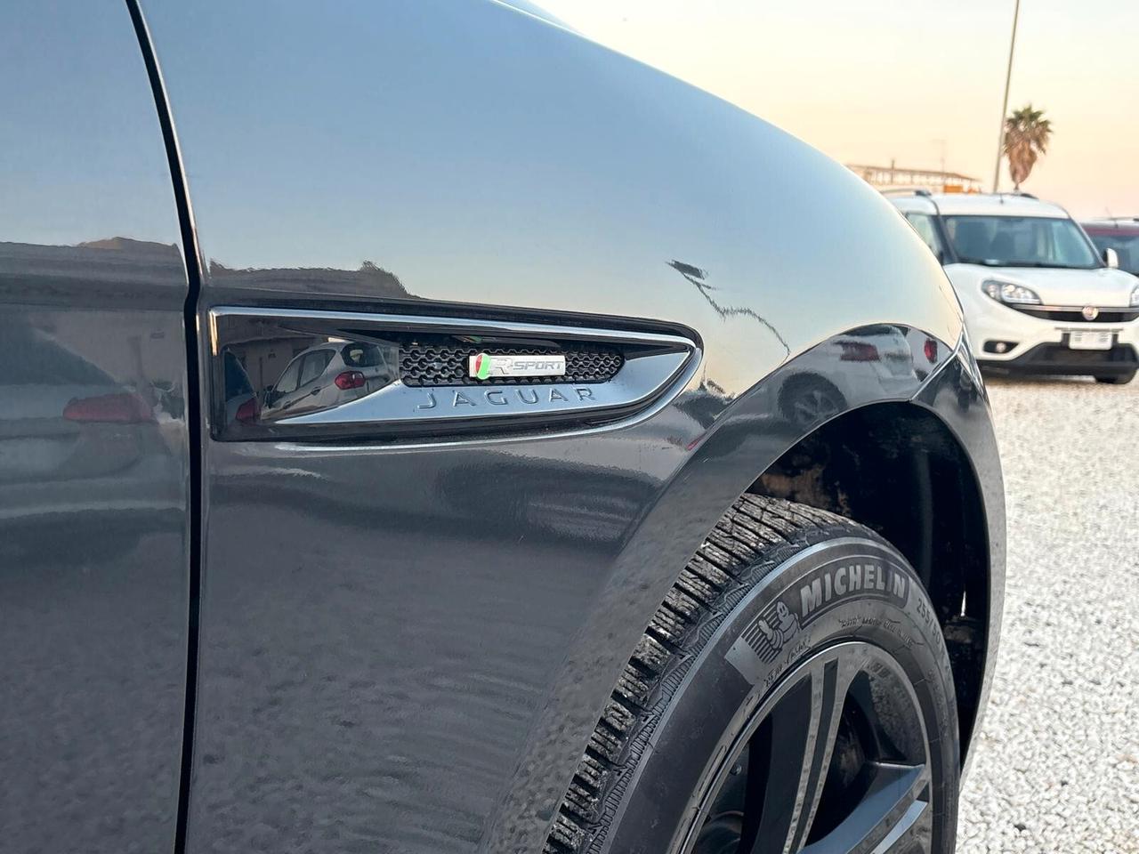 Jaguar F-Pace 2.0 D 180 CV aut. R-Sport