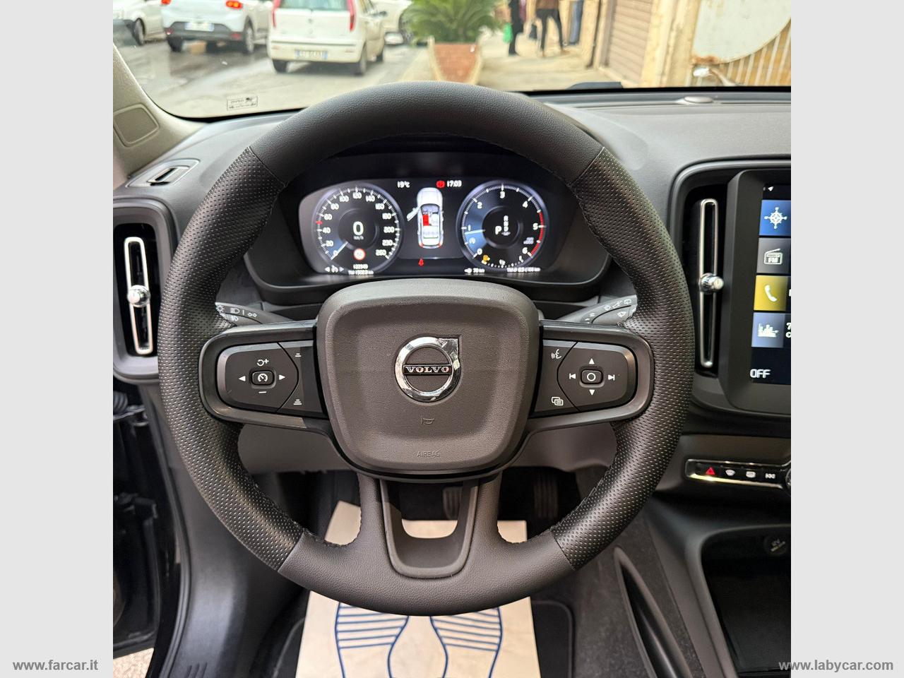 VOLVO XC40 D3 AWD Geartronic Momentum Core