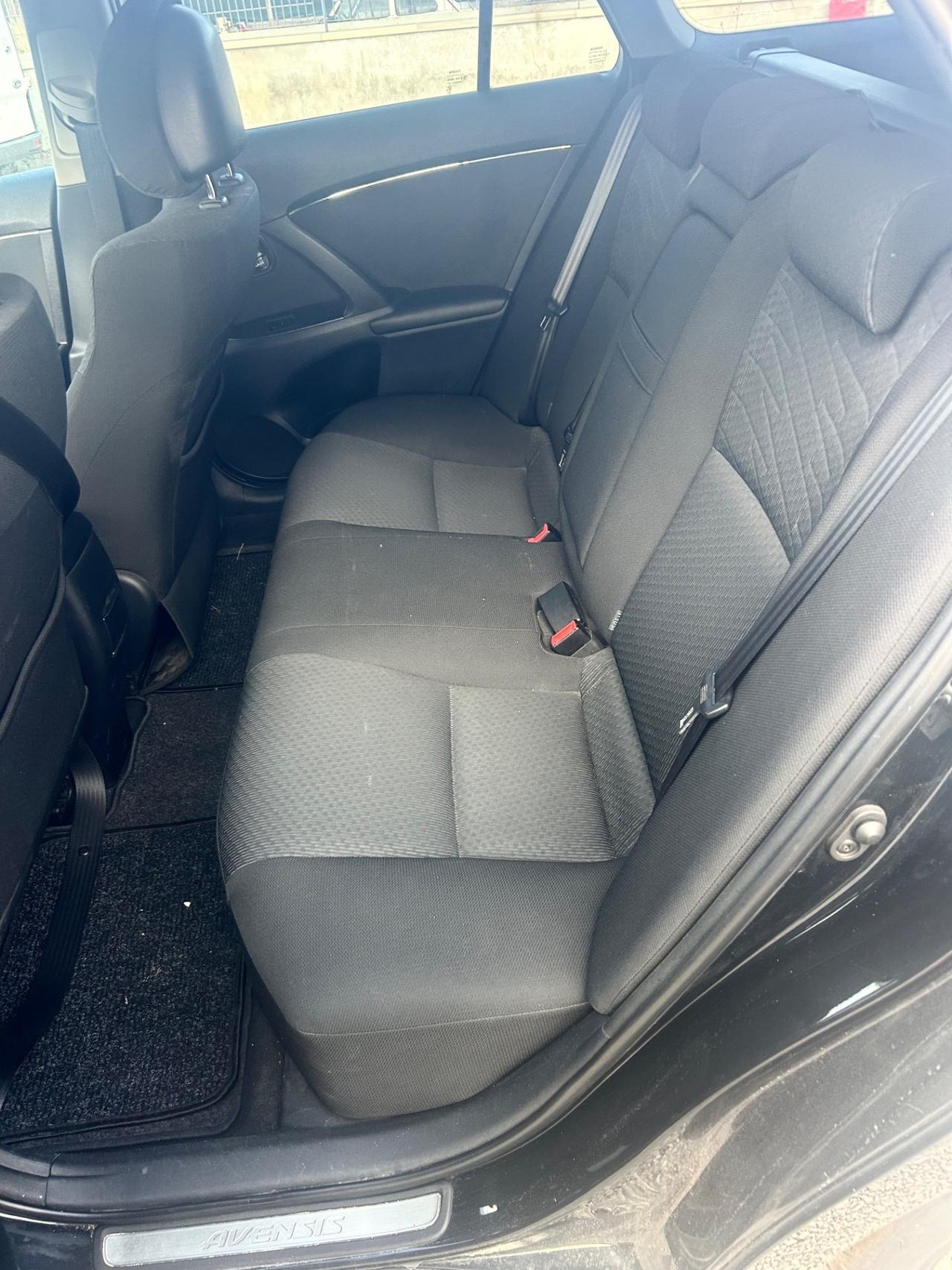 Toyota Avensis 2.2 D-Cat aut. Wagon Executive