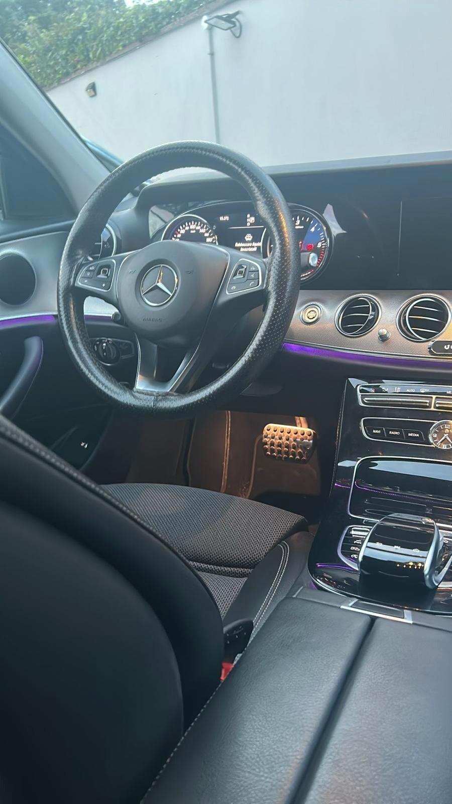 Mercedes-benz E 220 200 BlueTEC Premium