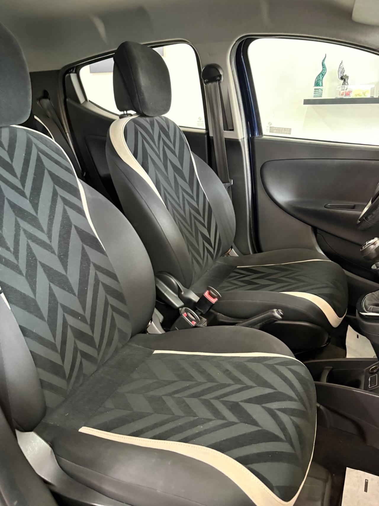 Lancia Ypsilon 1.2 69 CV Silver