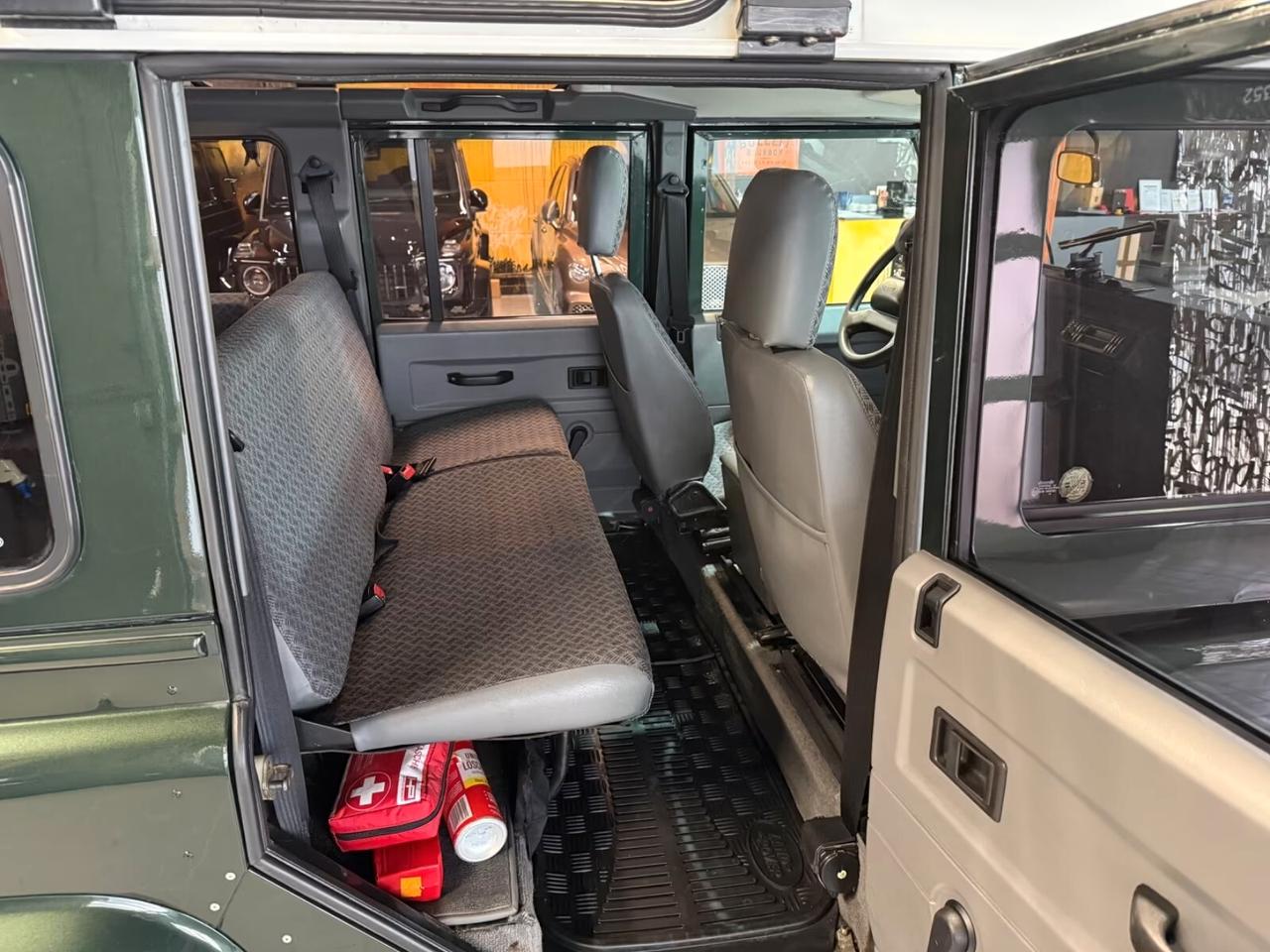 Land Rover Defender 110 2.5 Td5 Station Wagon 9 POSTI