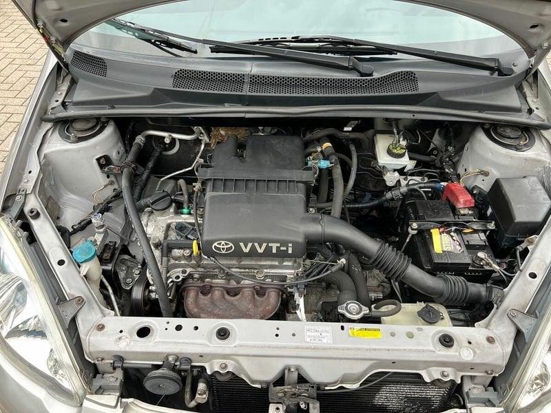 Toyota Yaris 1.0i 16V cat 5 porte Sol