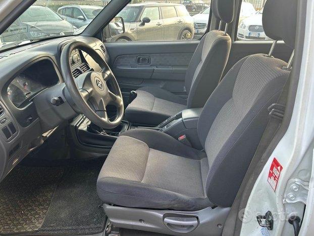 NISSAN Navara 2.5 D 4p. Double Cab Efficient