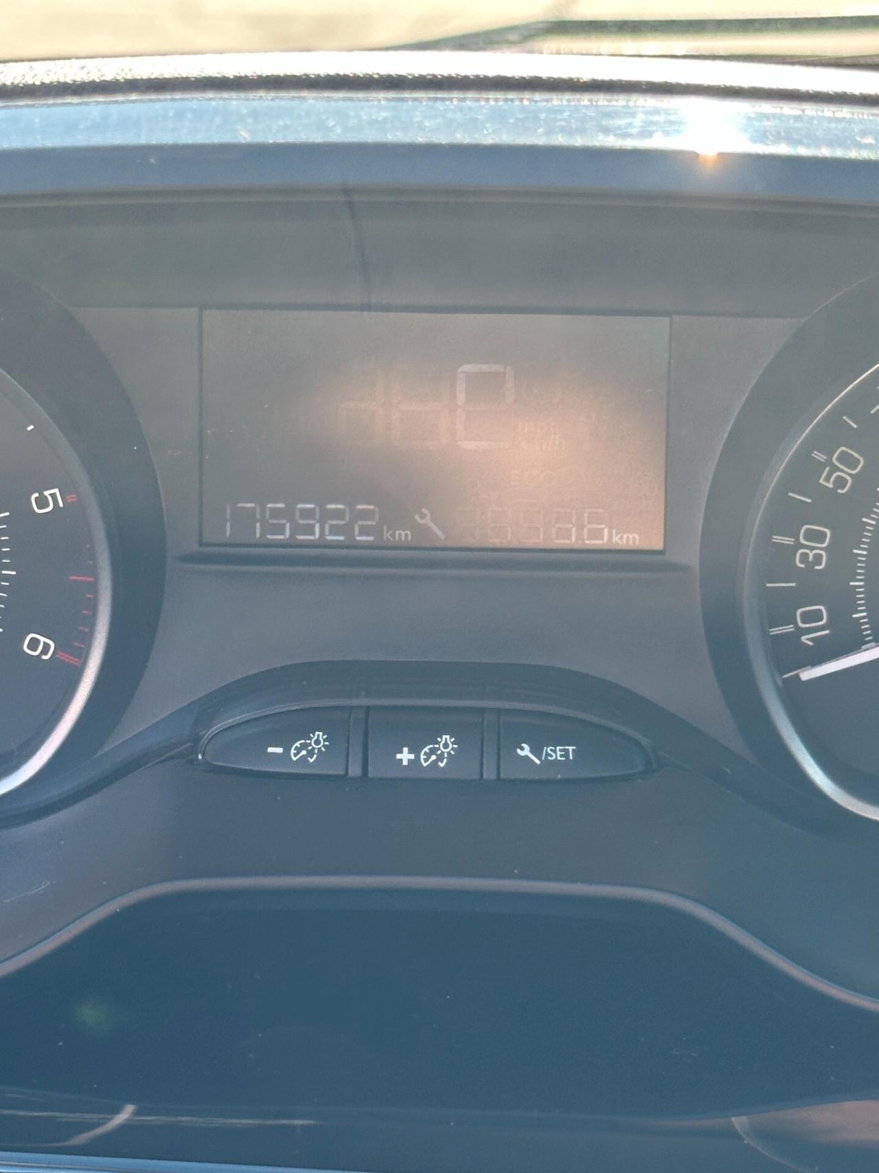 Peugeot 208 1.6 75Cv