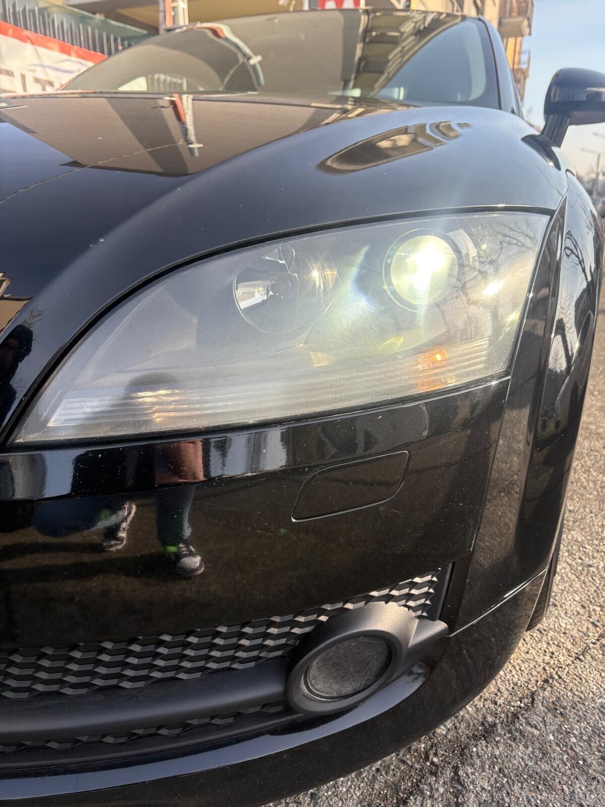 Audi TT Coupé 2.0 TFSI 200 cv book service