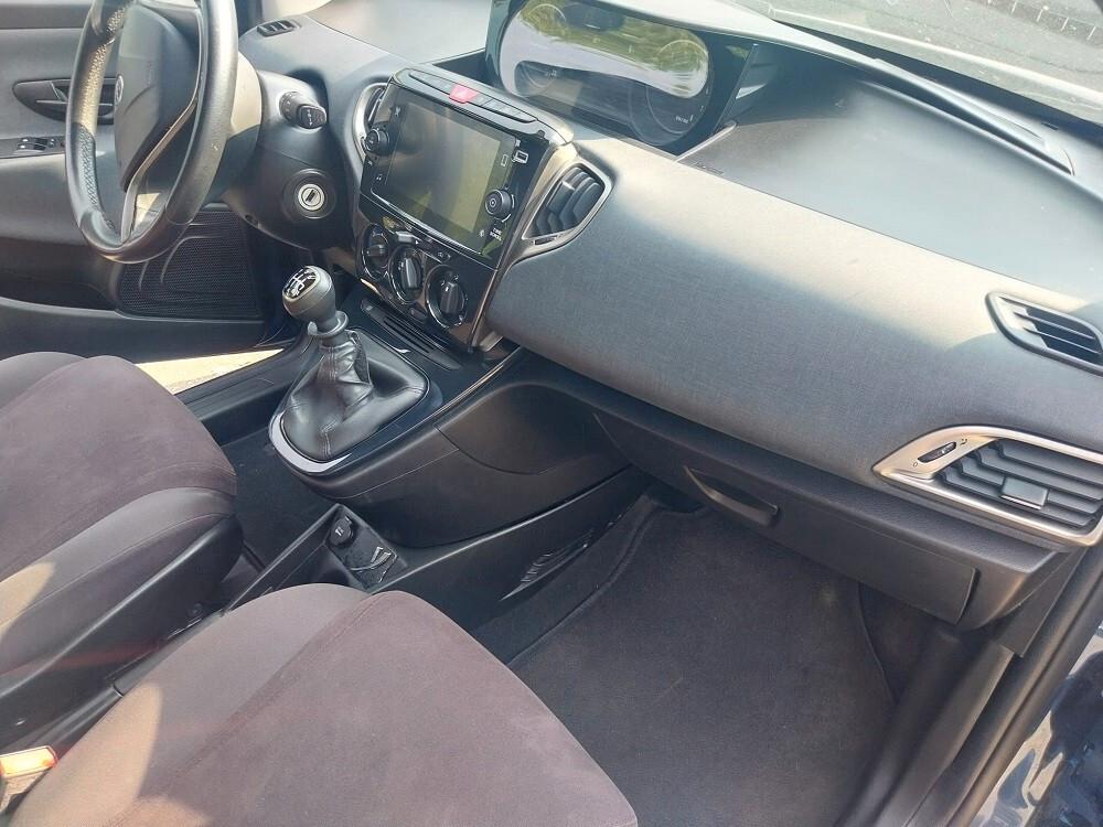 Lancia Ypsilon 1.0 FireFly 5 porte S&S Hybrid Alberta Ferretti
