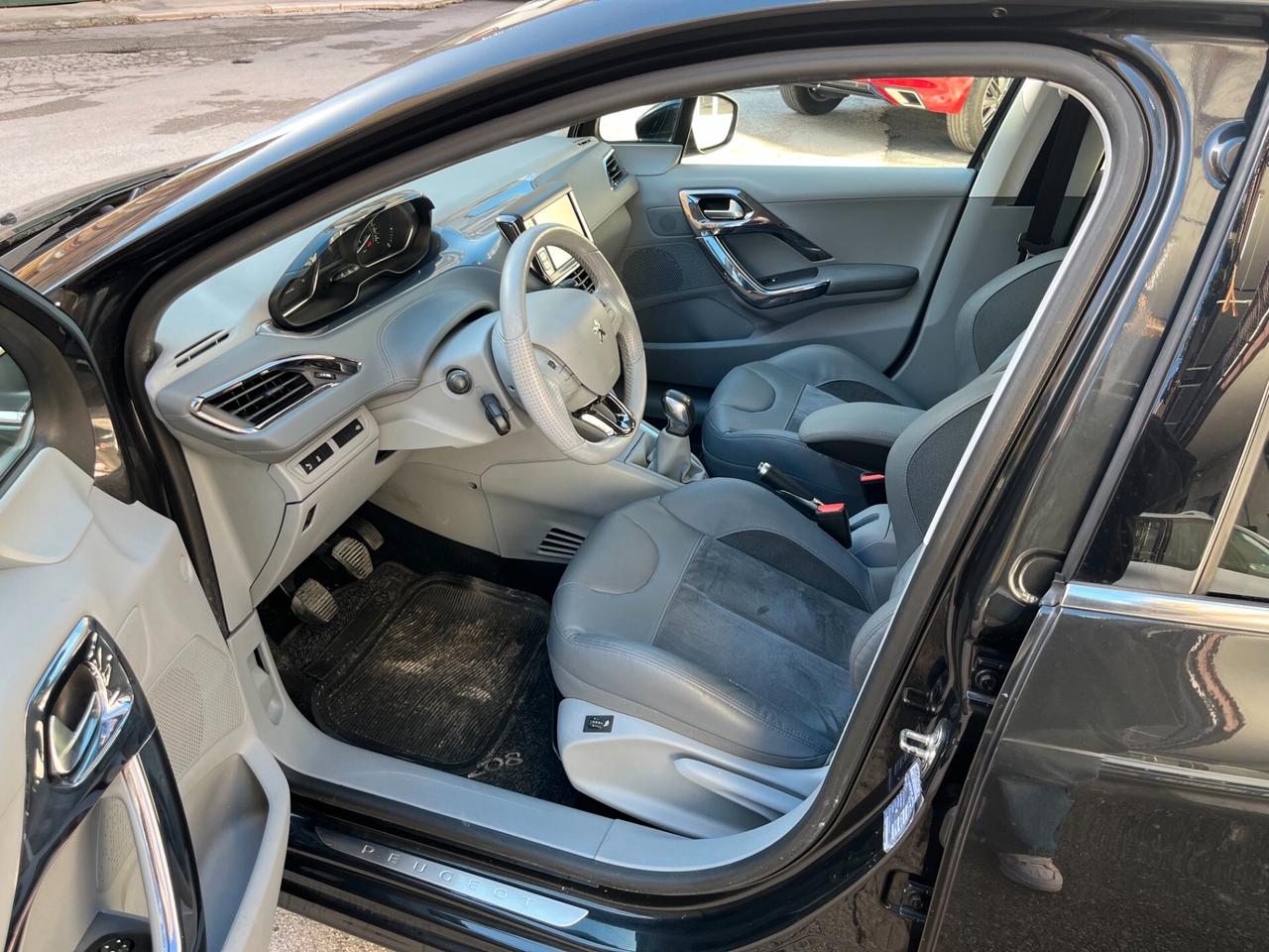 Peugeot 208 1.4 HDi 68 CV 5 porte Allure