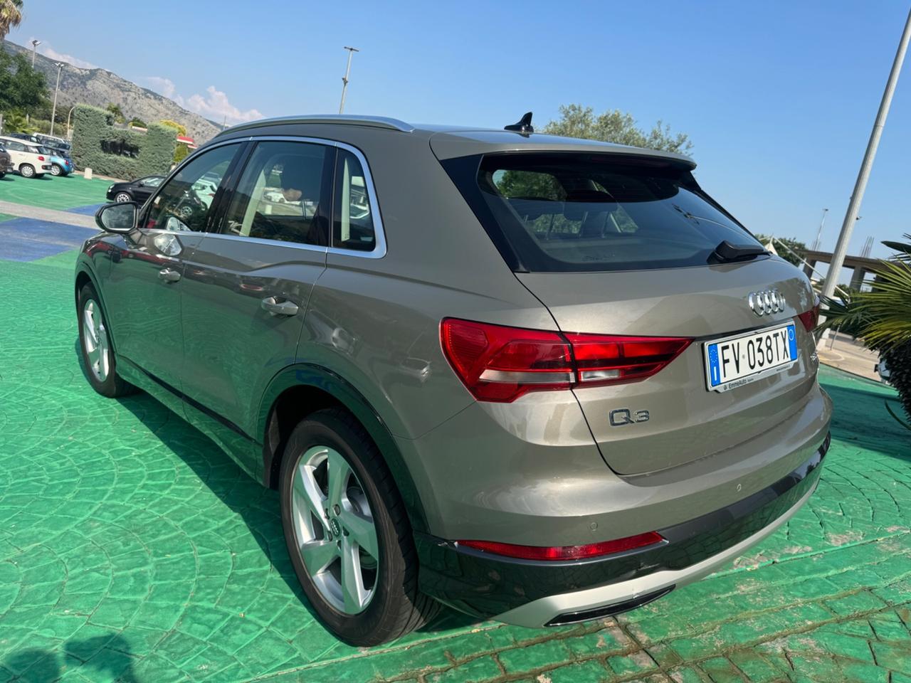 Audi Q3 2.0 TDI 150 CV S tronic line Edition