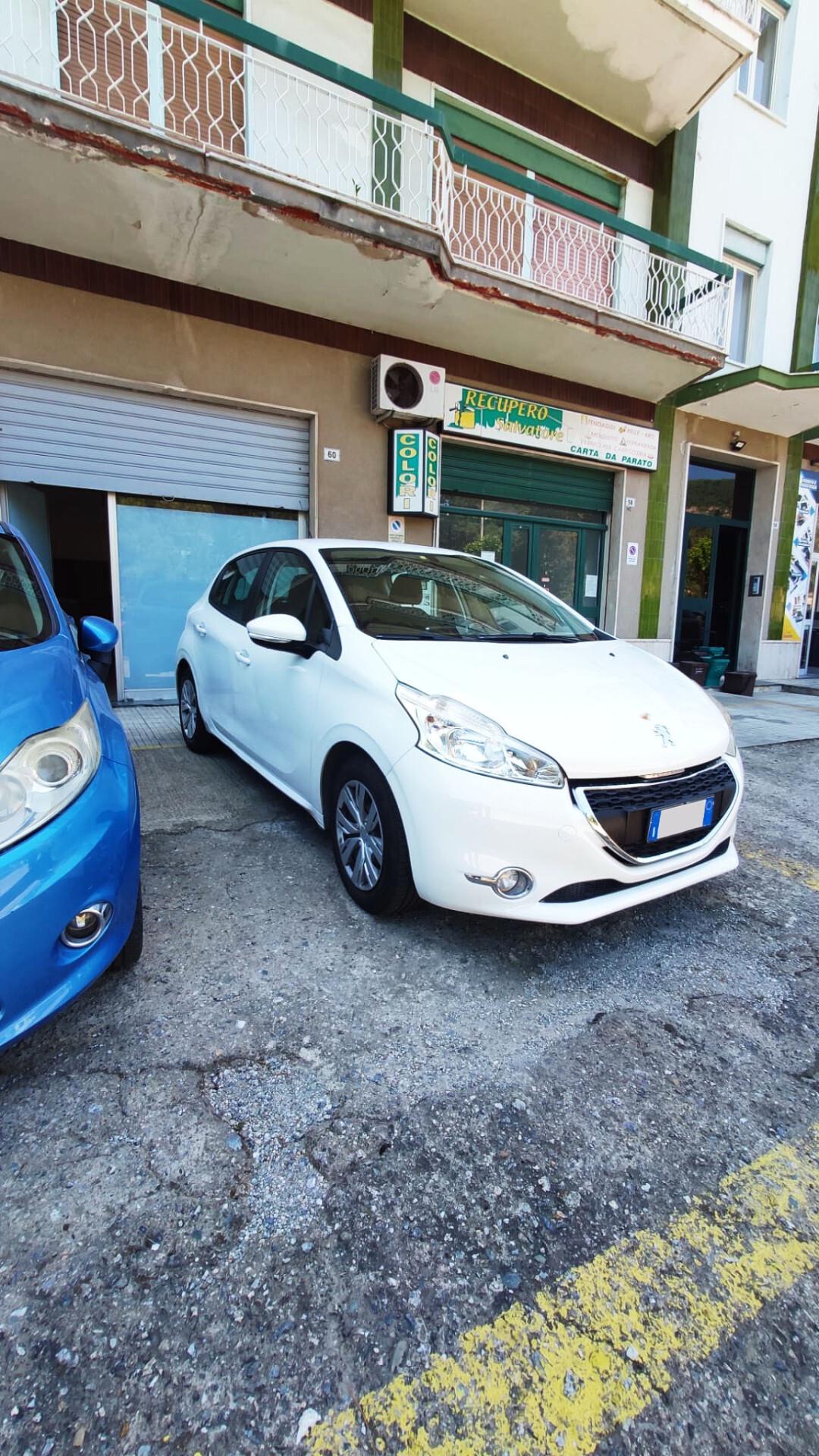 Peugeot 208 1.4 HDi 68 CV 5 porte Allure