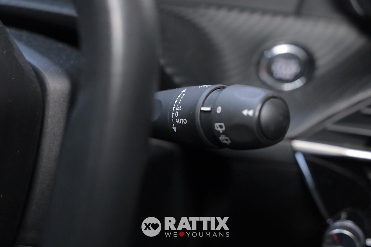 Peugeot e-2008 motore elettrico 100KW Allure Pack