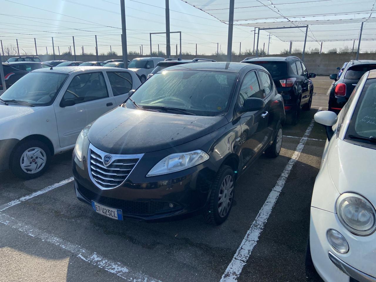 Lancia Ypsilon 0.9 TwinAir 85 CV 5 porte Metano Ecochic Silver