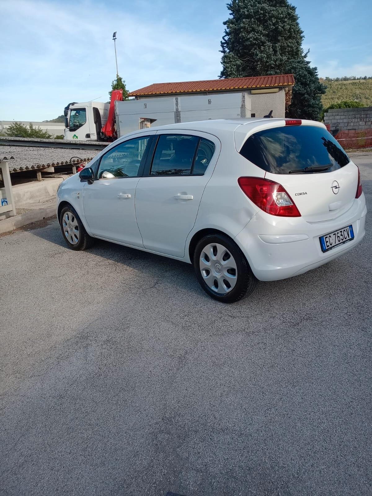 Opel Corsa 1.2 5 porte anno 2010
