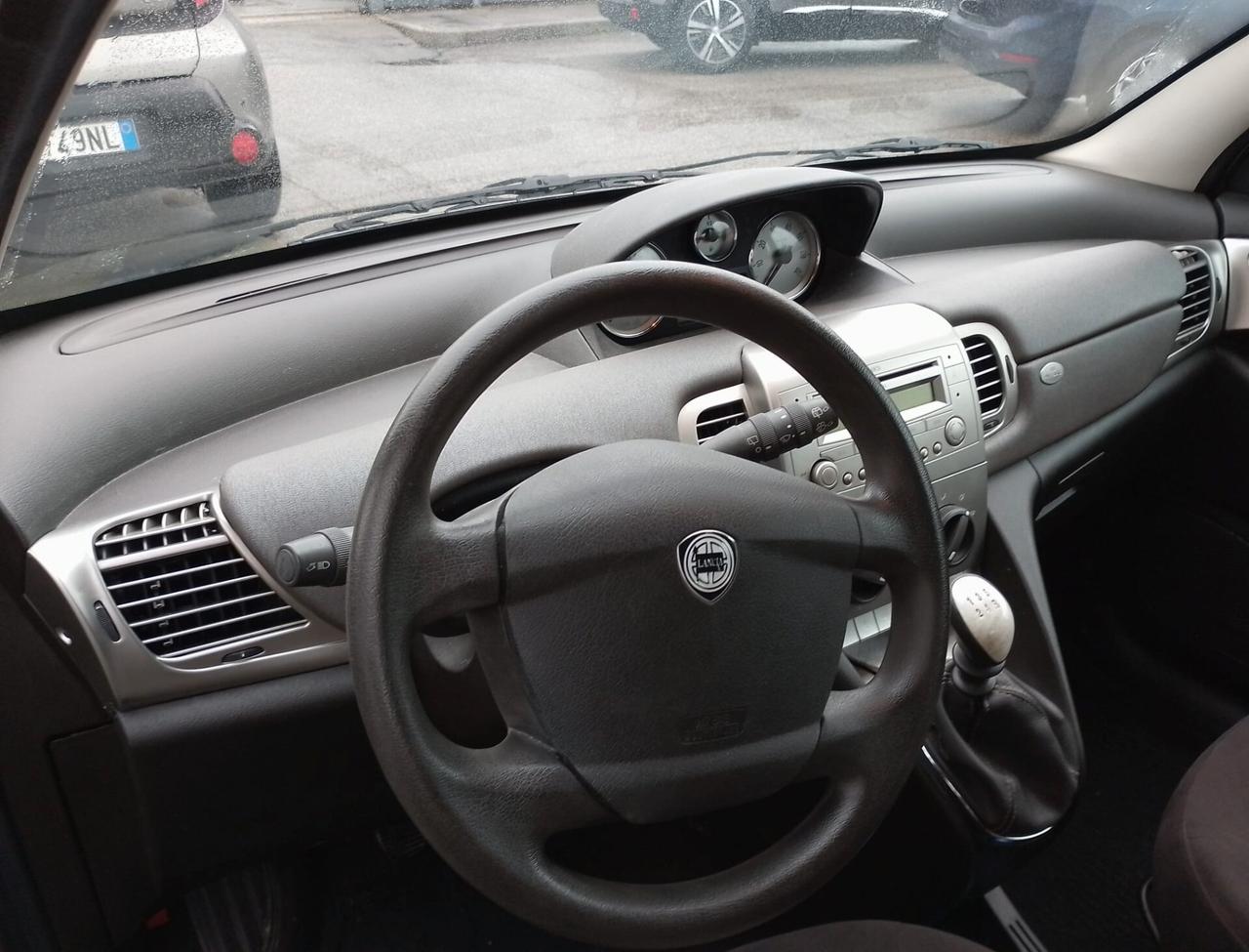 Lancia Ypsilon 1.2 Argento ok per neopatentati