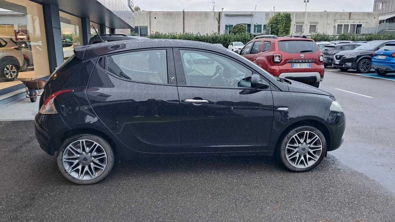 Lancia Ypsilon 1.2 69 CV 5 porte Platinum - FD535