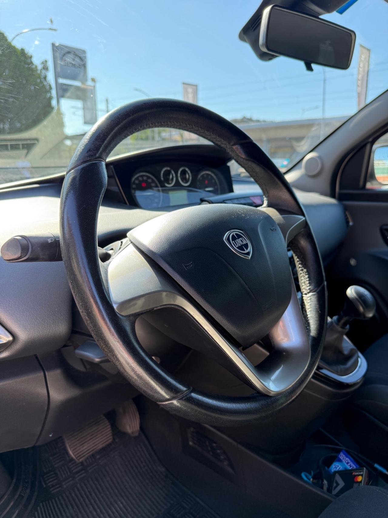 Lancia Ypsilon 0.9 TwinAir 85 CV 5 porte S&S Silver