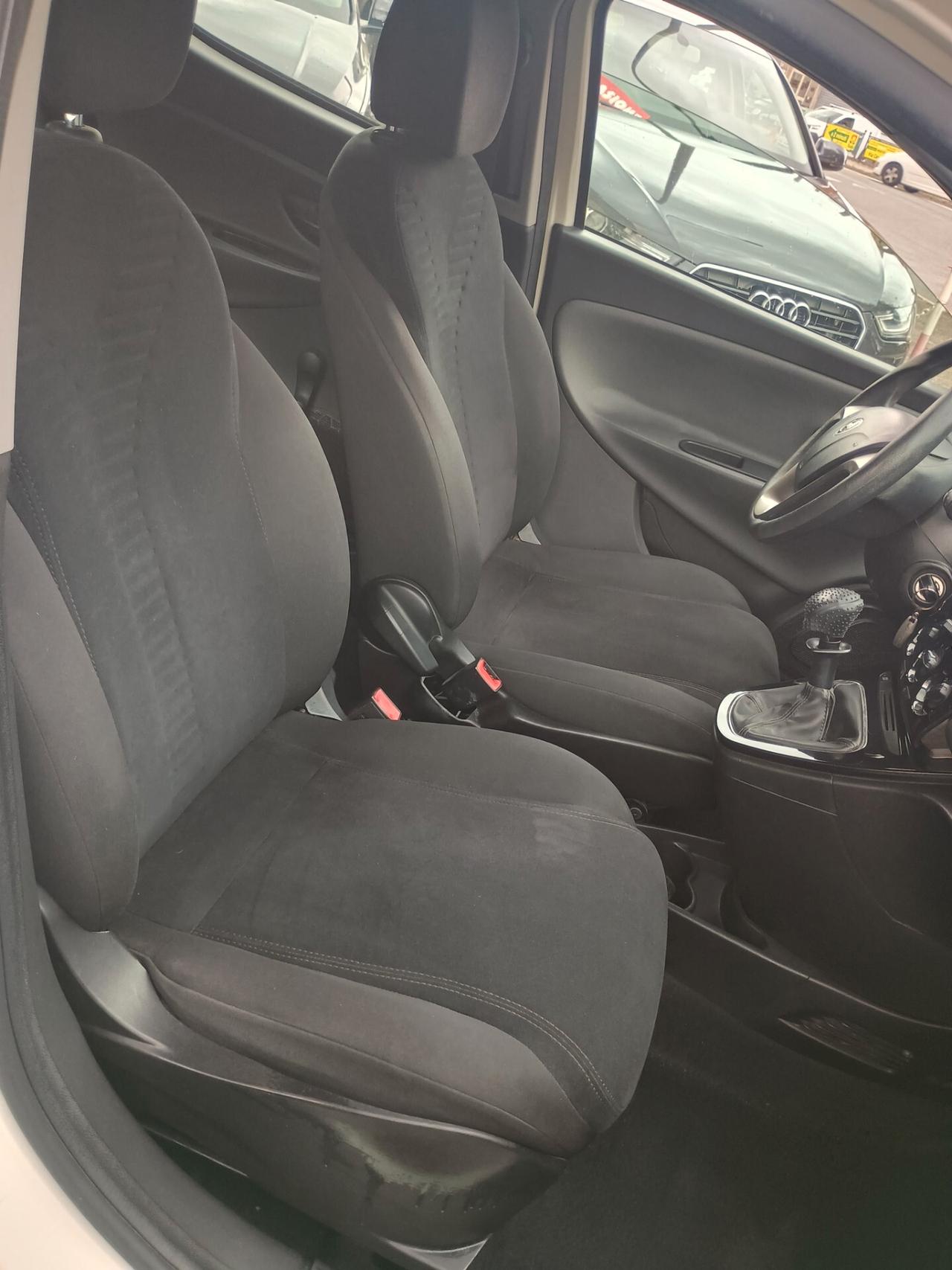 Lancia Ypsilon 1.2 69 CV 5 porte GPL Ecochic Silver