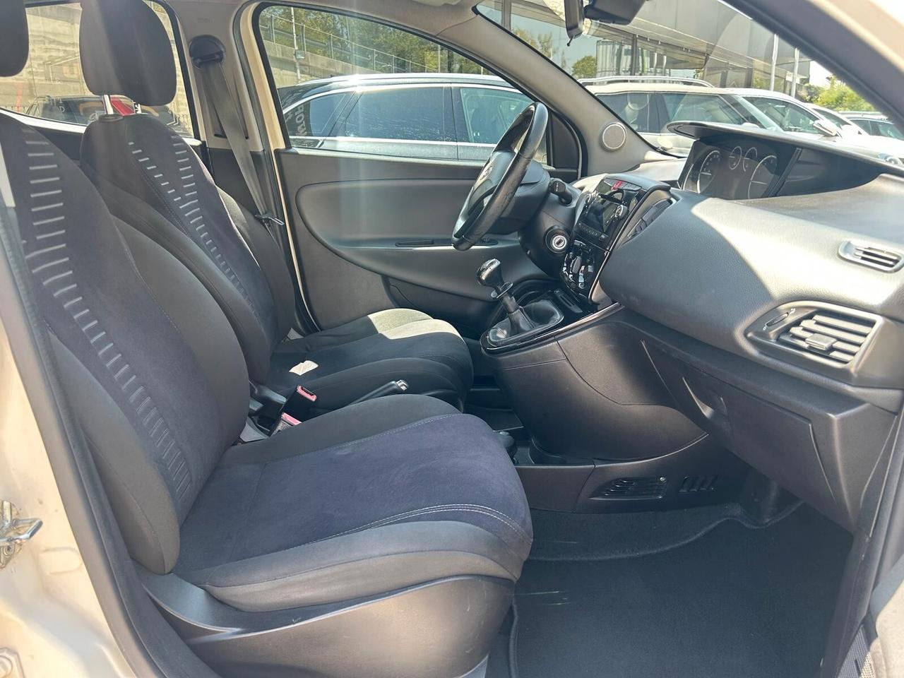 Lancia Ypsilon 1.2 69 CV 5 porte S&S Gold